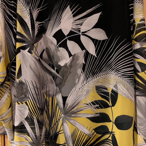 Sheer top beautiful looks great with black tights pretty on 🖤 - Picture 2 of 3